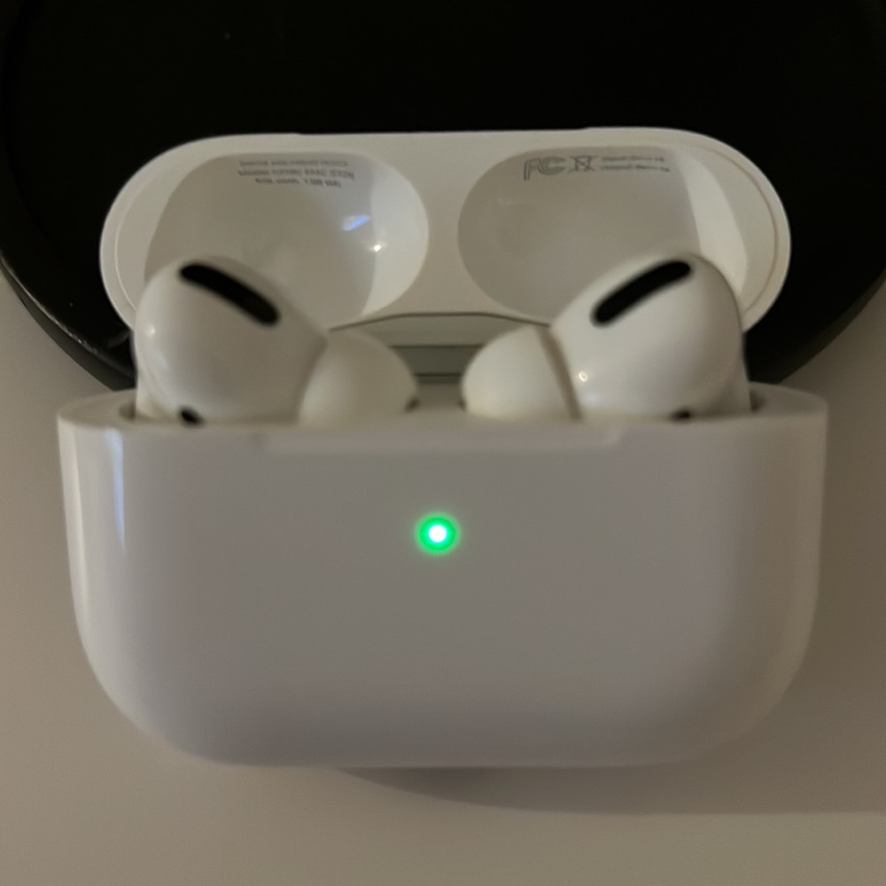 Airpod pro max headphones noise cancelation mag safe charge